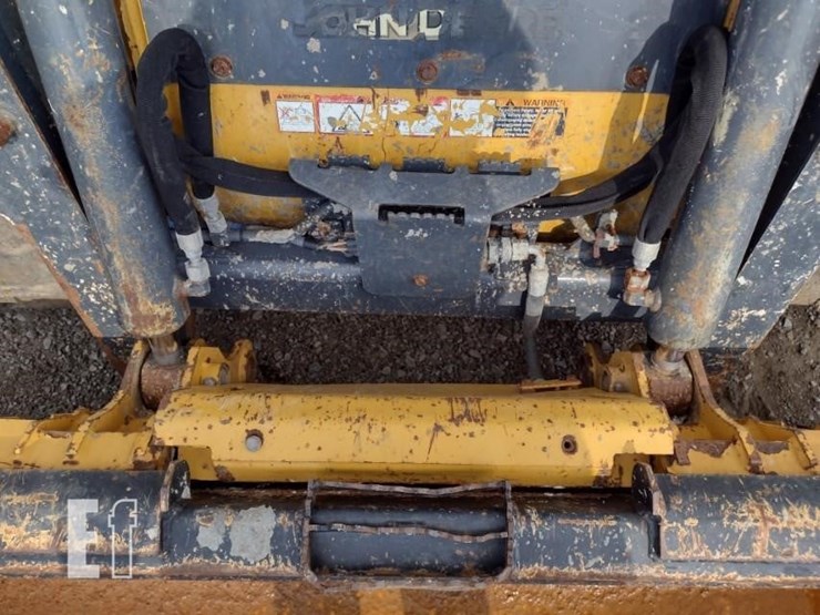 2022-deere-317g-image-14