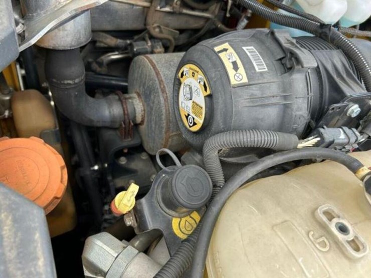 2017-deere-320e-image-28