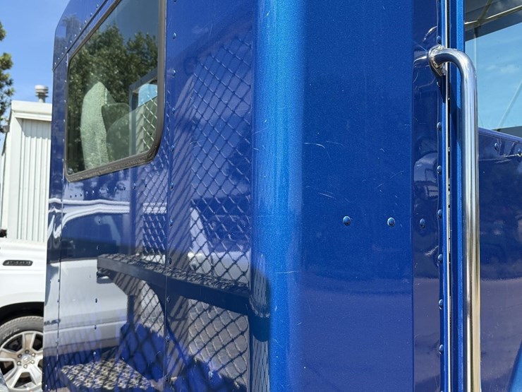 2005-kenworth-t300-image-51