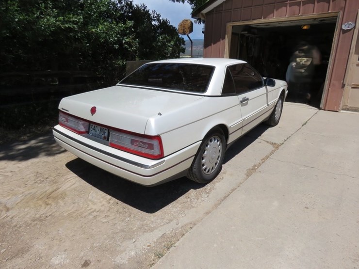 1993-cadillac-allante-convertible-image-4