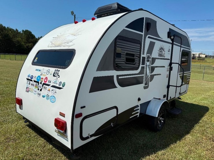 2016-winnebago-winnie-drop-wd1780-camper-image-3