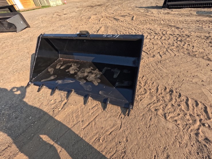 #5271-•-66"-skid-steer-bucket-w/teeth-image-1