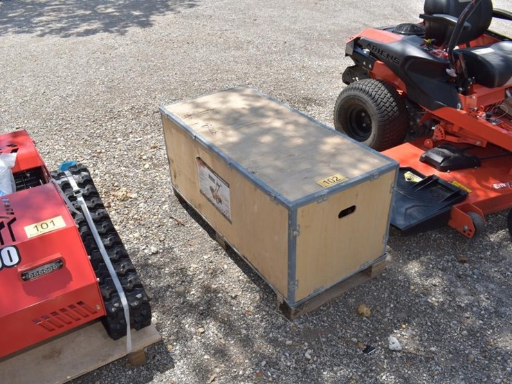19"-self-propelled-garden-tiller-image-1