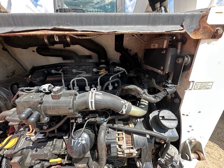 2016-bobcat-t740-image-38