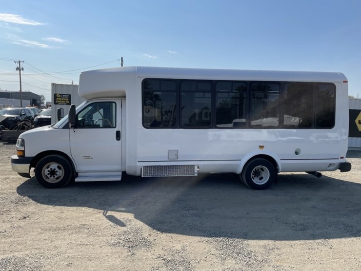 2014-chevrolet-express-paratransit-bus-image-7