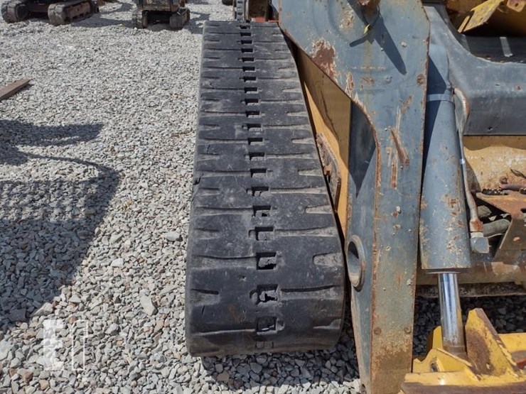 john-deere-329d-image-22