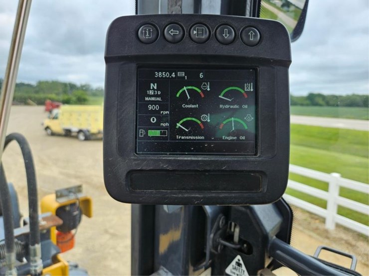 2012-deere-624k-image-55