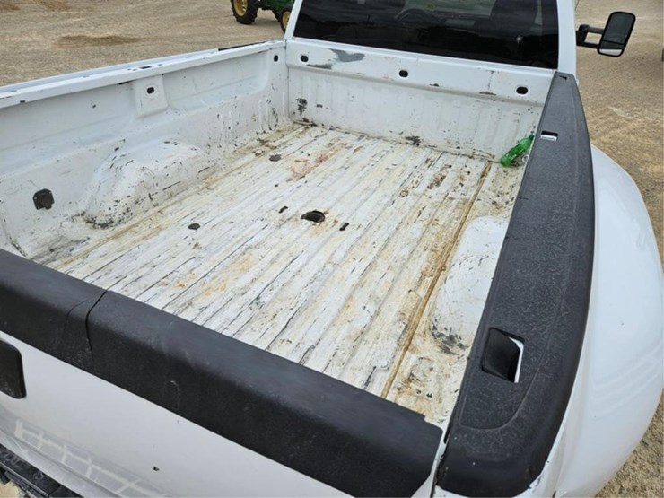 2011-gmc-3500-image-14