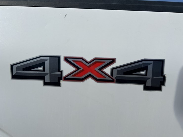 2022-ford-f150-xl-image-11
