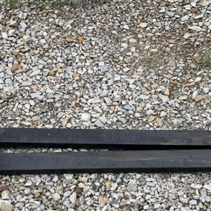 New 60in x 4in Pallet Forks