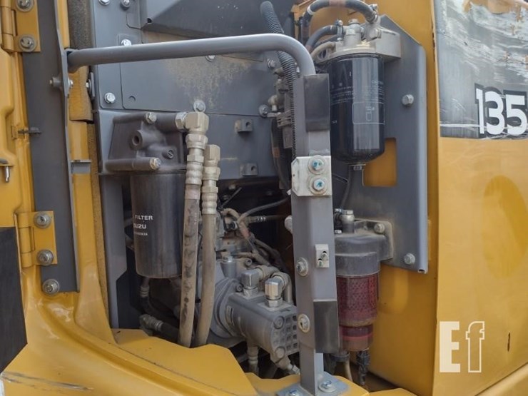 2019-deere-135g-image-46