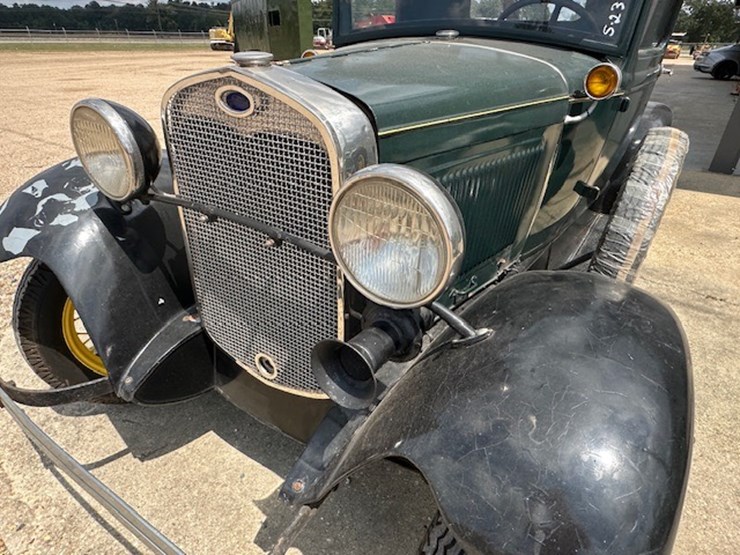 #124-•-1930-ford-a--model-image-16
