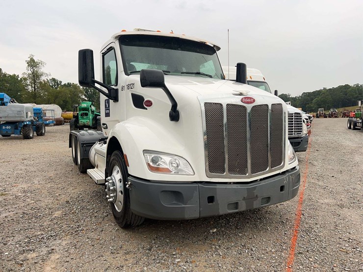 2018-peterbilt-t/a-daycab-semi-truck-image-5