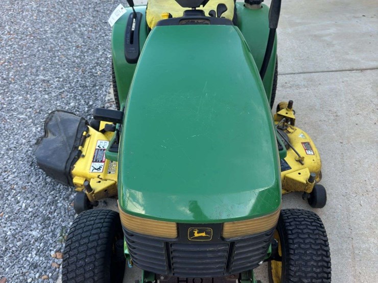 john-deere-235-image-3