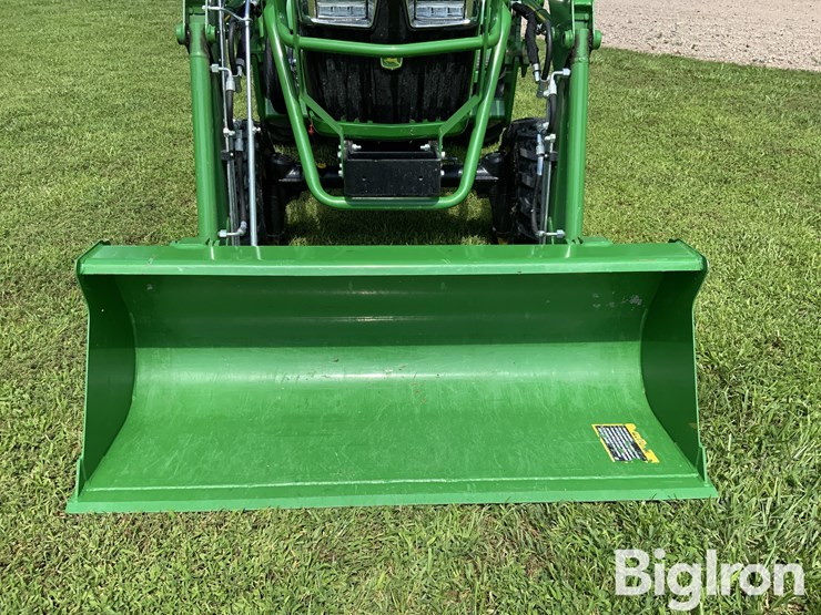 2023-john-deere-2032r-image-14