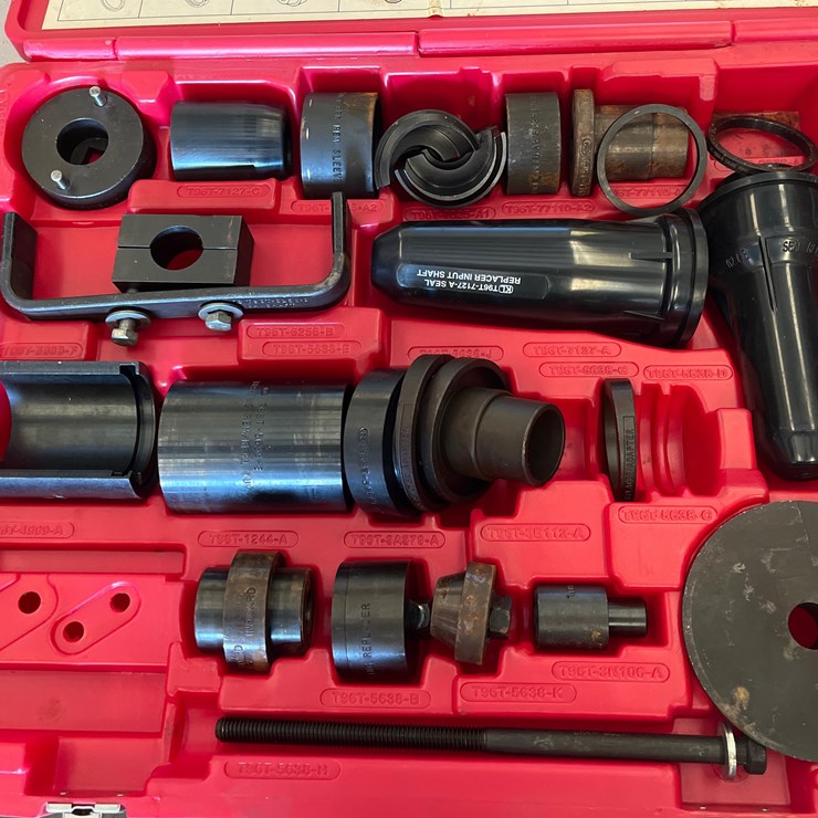 #18 • FORD SERVICE ESSENTIAL KIT