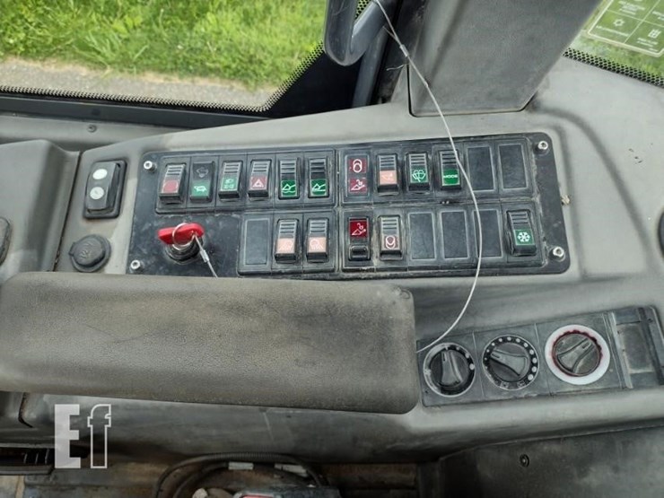 2017-deere-244kii-image-9