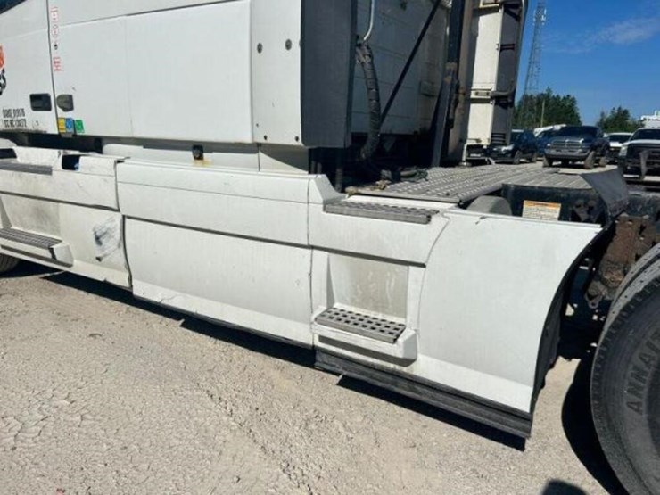 2015-volvo-t/a-hiway-tractor---sleeper-4v4nc9eh3fn-image-45