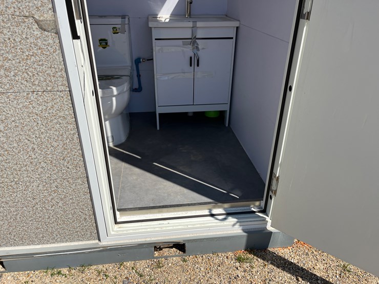 #1319-•-portable-restroom-image-22