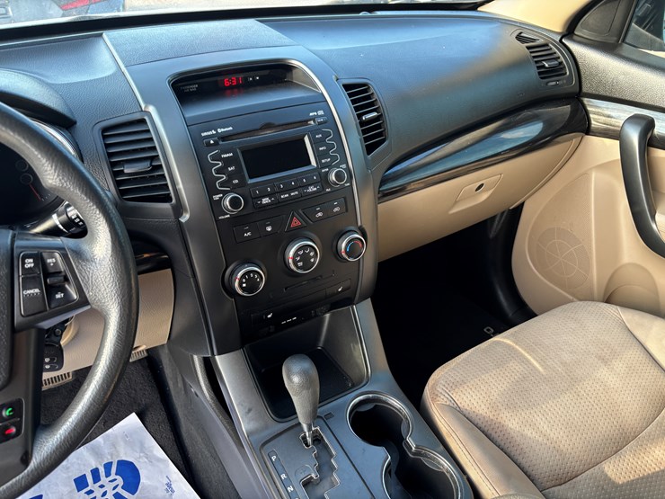 2011-kia-sorento-image-8