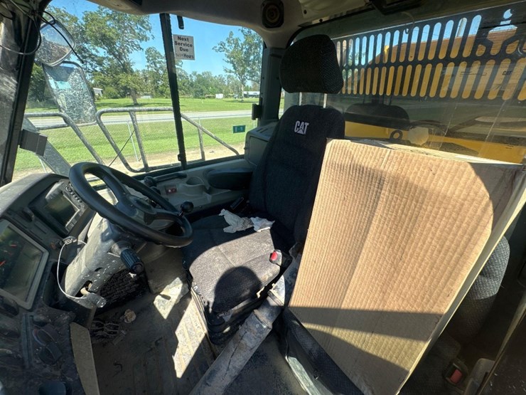 2016-caterpillar-730c2-image-24