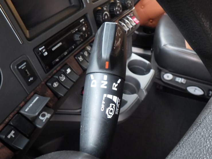 2023-kenworth-t680-image-9