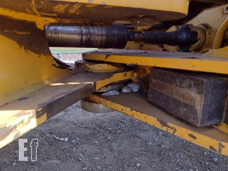 2003-deere-444h-image-25