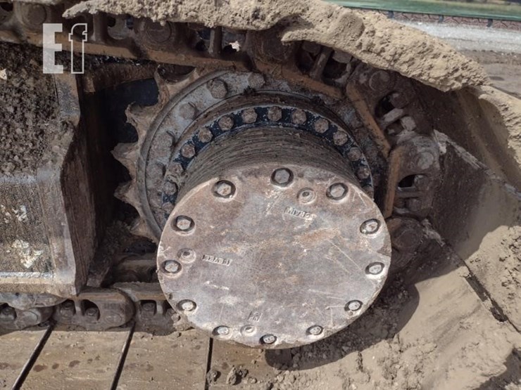 2021-deere-250g-lc-image-32