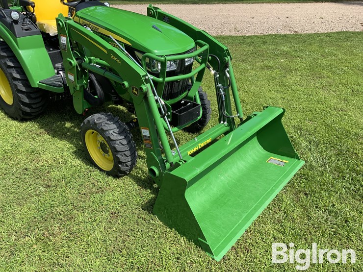 2023-john-deere-2032r-image-13