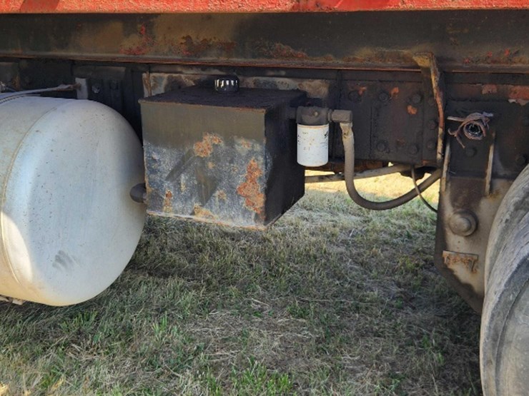 1986-peterbilt-359-image-13