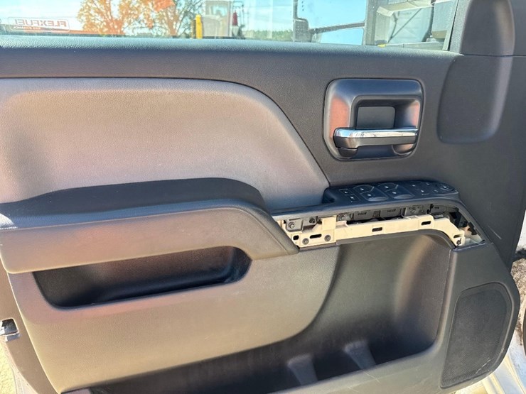 2016-chevrolet-2500-truck-image-23