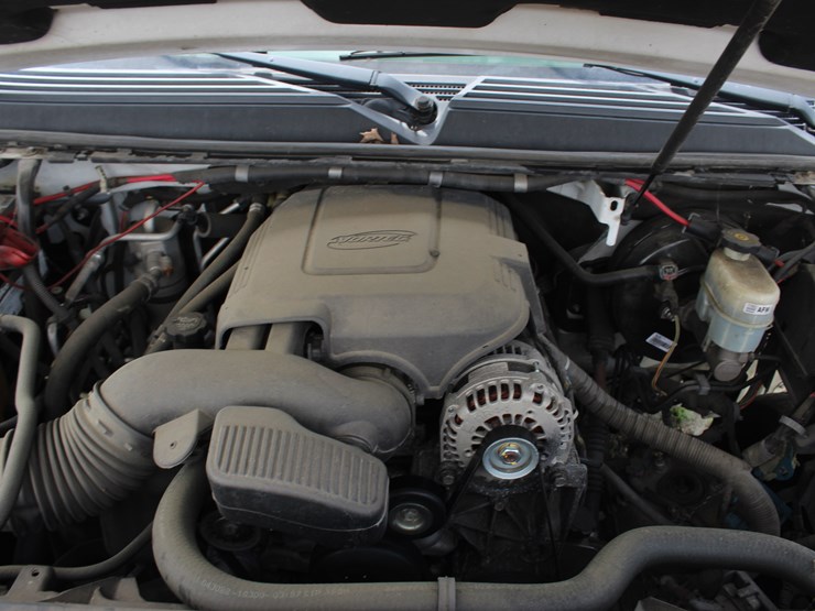 2011-chevrolet-tahoe-image-14