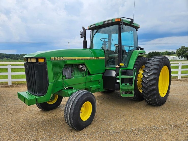 john-deere-8200-image-1