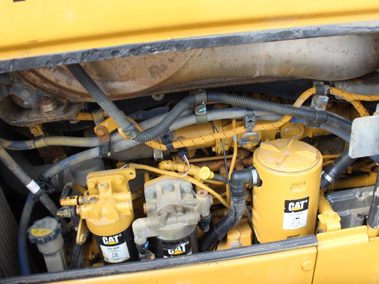2020-caterpillar-d6n-lgp-image-11