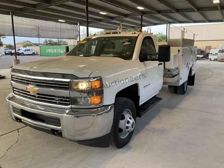 2015-chevrolet-silverado-3500hd-image-4