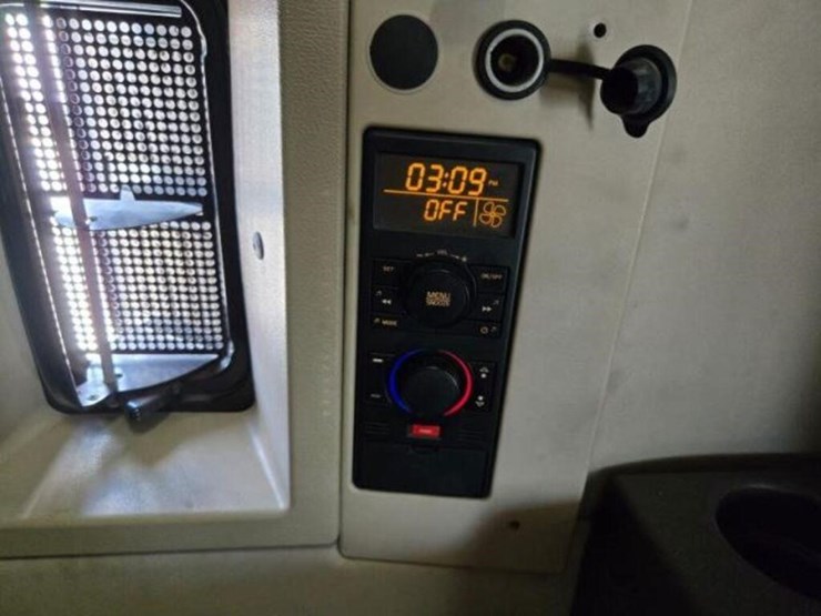 2015-volvo-vnl-t/a-hiway-tractor---sleeper-4v4nc9e-image-30