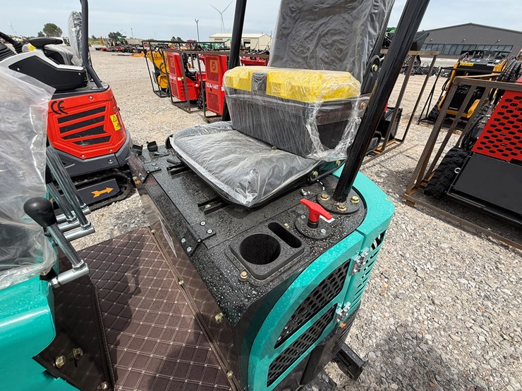 #220-•-#26486-•-unused-cfg-qh12r-mini-excavator-qh12r202507060556-image-27