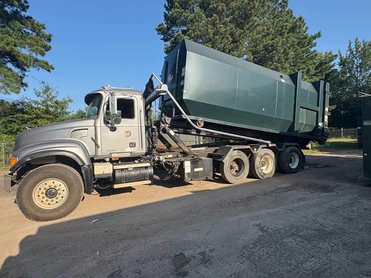 #163-•-#30525-•-2007-mack-cv-t/a-daycab-garbage-truck-vin:-1m2ag11c47m067004-image-2