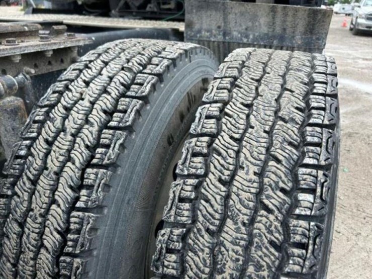 2016-volvo-t/a-hiway-tractor---sleeper-4v4nc9eh7gn-image-48