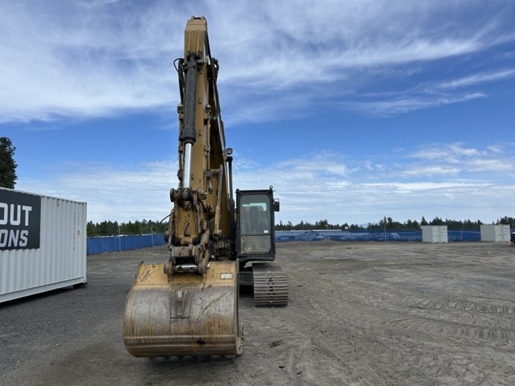 2017-caterpillar-320fl-image-8