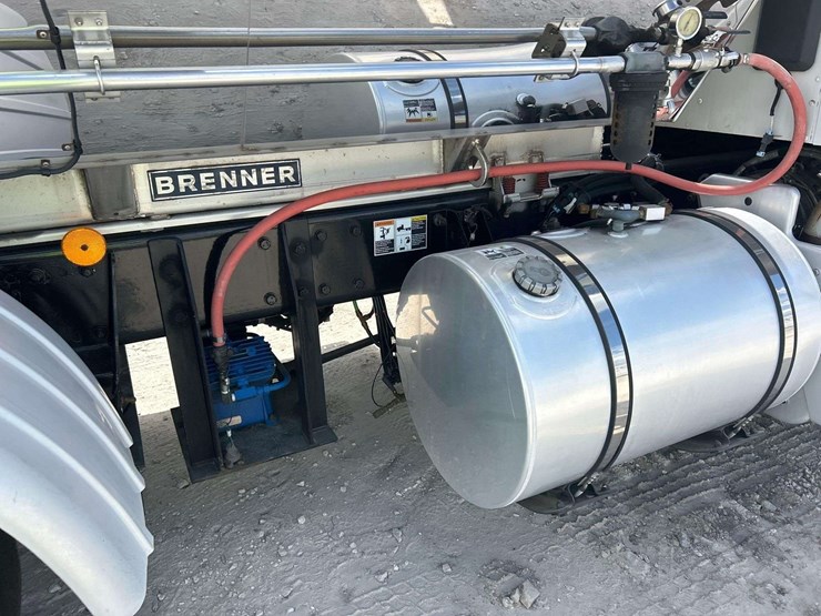 2016-kenworth-t880-image-26