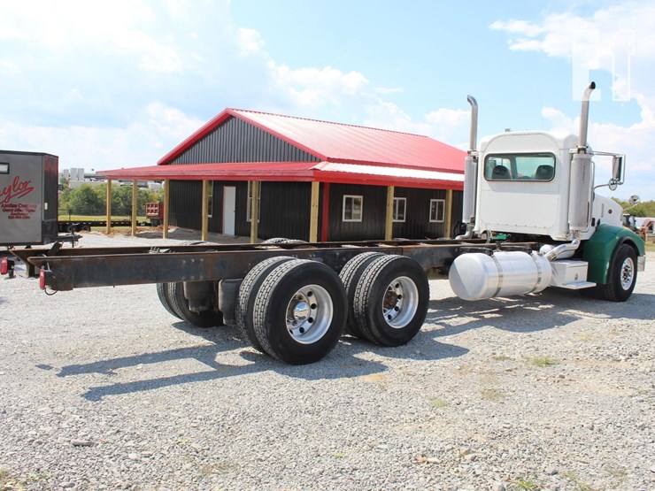 2005-peterbilt-385-image-10