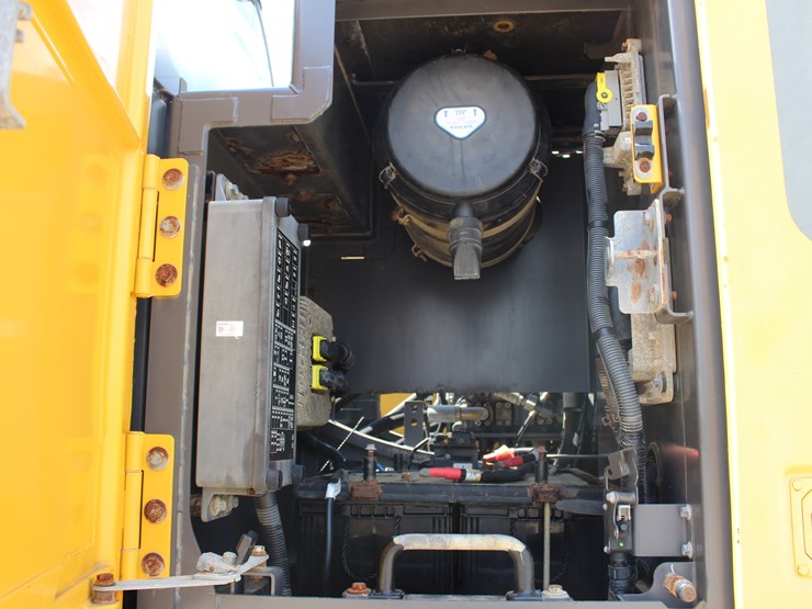 2017-volvo-ec250e-lr-image-15