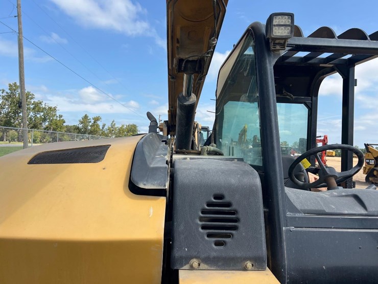 2014-caterpillar-tl642c-image-12