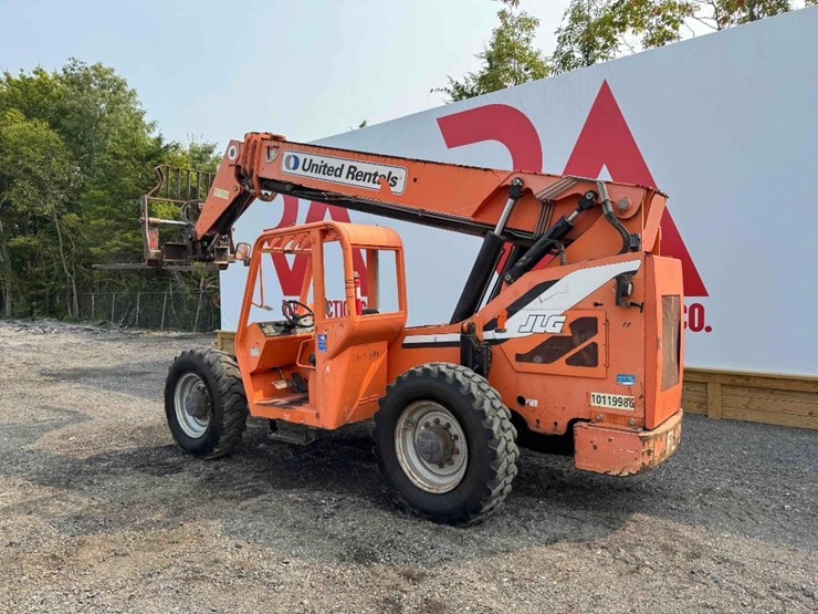 2013-jlg-8042-image-4