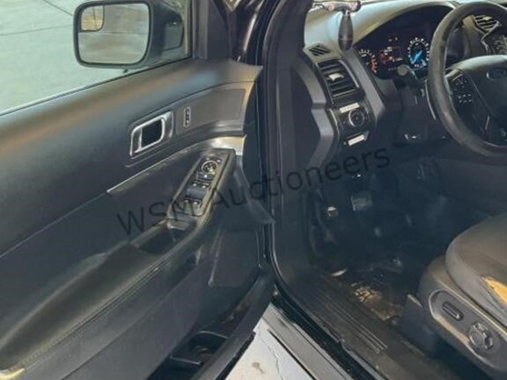 2017-ford-explorer-image-22