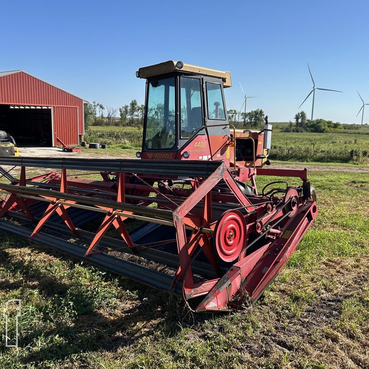 1982 VERSATILE 4400