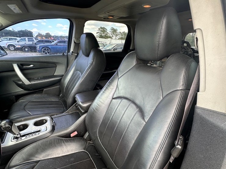 2011-gmc-acadia-image-35