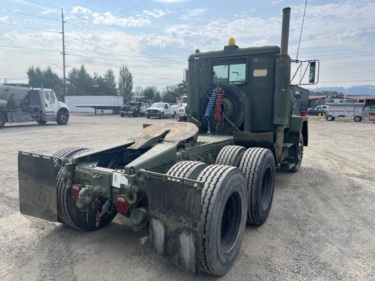 2009-am-general-m915a1-image-4