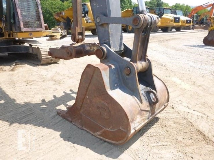 2017-deere-210g-lc-image-18